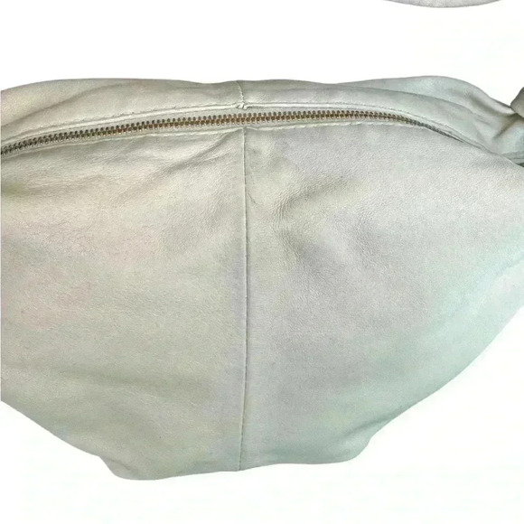 Bottega Benetta Double Knot Leather Handbag . - Picture 3 of 15